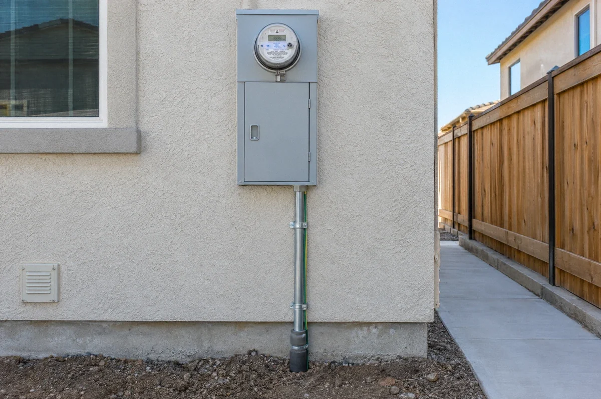 Illustration of outdoor meter and service equipment with a grounding connection.