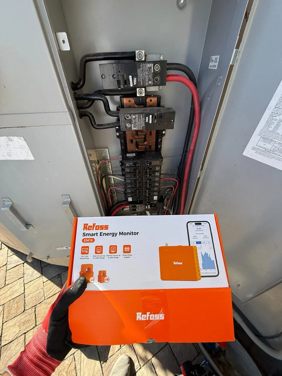 User-supplied photo of an electrical panel and a Refoss Smart Energy Monitor box