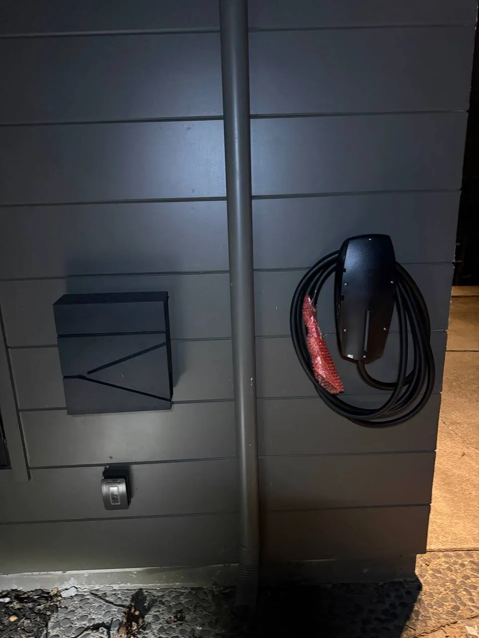 Tesla Wall Connector vs универсальный NEMA 14-50: что ставить?